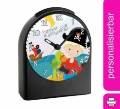 CreaDesign Kinder Funkwecker Personalisiert Mit Namen Pirat Nah Atom-/Funkuhr, 12-Stunden-Anzeigeformat, Schlummerfunktion, Nachtlicht, Geräuschlos/Ohne Ticken