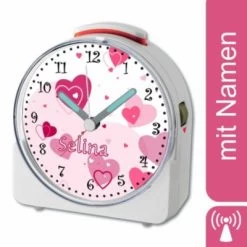 CreaDesign Kinder Funkwecker Weiß Personalisiert Mit Namen Herz Rosa 12-Stunden-Anzeigeformat, Geräuschlos/Ohne Ticken, Nachtlicht