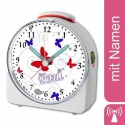 CreaDesign Kinder Funkwecker Weiß Personalisiert Mit Namen Schmetterling Blau Rot 12-Stunden-Anzeigeformat, Geräuschlos/Ohne Ticken, Nachtlicht