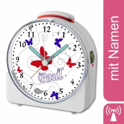 CreaDesign Kinder Funkwecker Weiß Personalisiert Mit Namen Schmetterling Blau Rot 12-Stunden-Anzeigeformat, Geräuschlos/Ohne Ticken, Nachtlicht