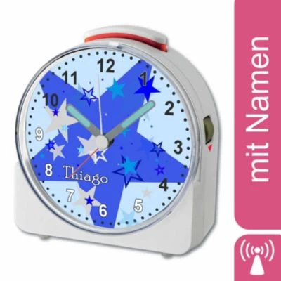 CreaDesign Kinder Funkwecker Weiß Personalisiert Mit Namen Sterne Blau Grau 12-Stunden-Anzeigeformat, Geräuschlos/Ohne Ticken, Nachtlicht